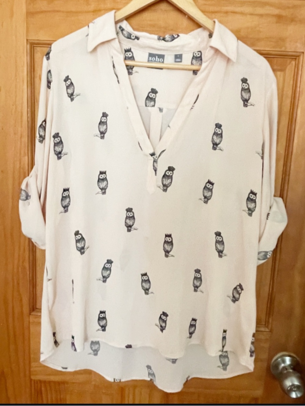 Soho Street Blush pink Owl-Print V-Neck Blouse L‎